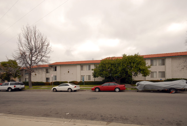 Quakertown Apartments in Woodland Hills, CA - Building Photo - Building Photo