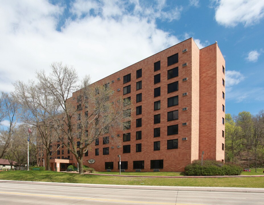 Park Tower Apartments in Eau Claire, WI - Foto de edificio