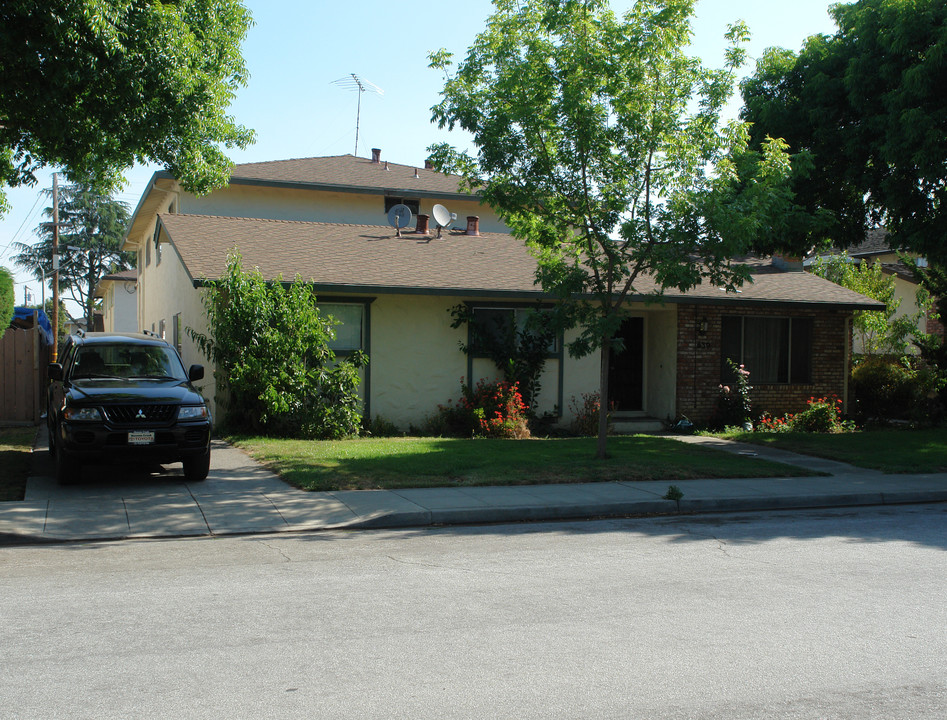 639 Begonia Way in Sunnyvale, CA - Building Photo