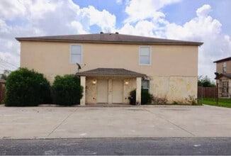 7660 Oak Chase in San Antonio, TX - Foto de edificio - Building Photo