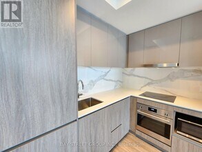 28 Interchange Wy in Vaughan, ON - Building Photo - Building Photo