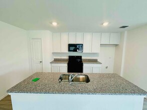 5828 Crystal Water Wy in Princeton, TX - Building Photo - Building Photo