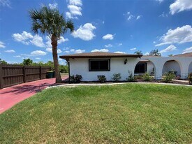 3072 Seafarer Dr in Punta Gorda, FL - Building Photo