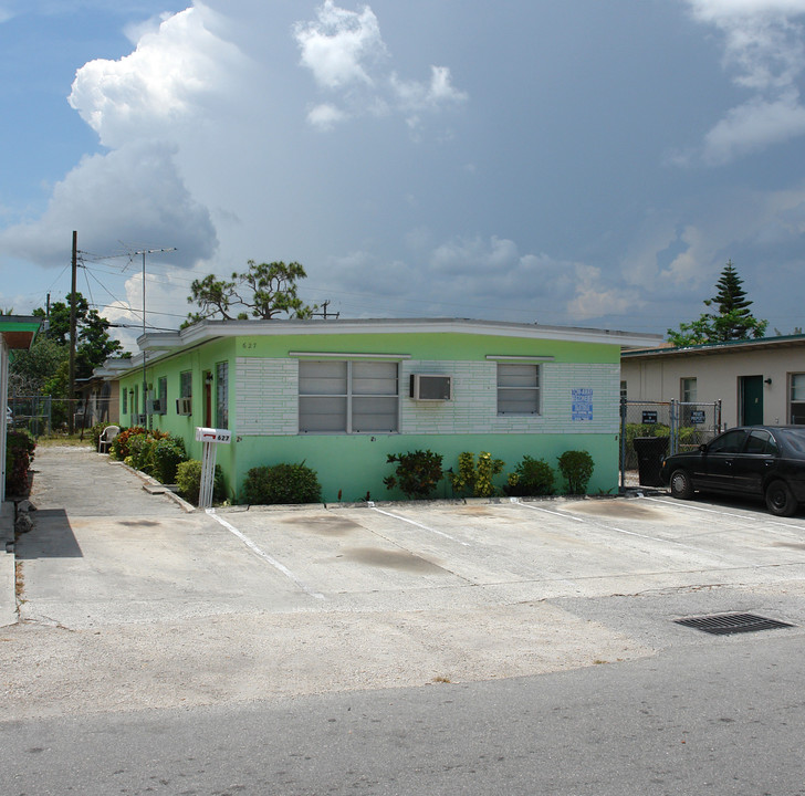 625-627 NW 15th Ter in Fort Lauderdale, FL - Building Photo