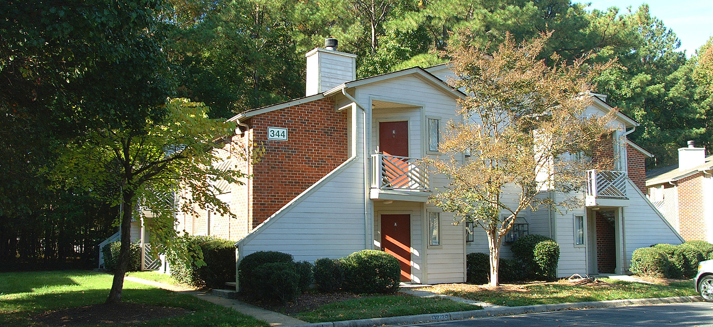 Forest Lake at Oyster Point in Newport News, VA - Building Photo