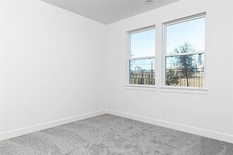 310 Jensen Dr in Houston, TX - Building Photo - Building Photo