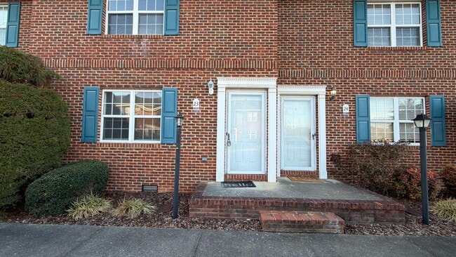 23 Lexington Ct in Johnson City, TN - Building Photo - Building Photo