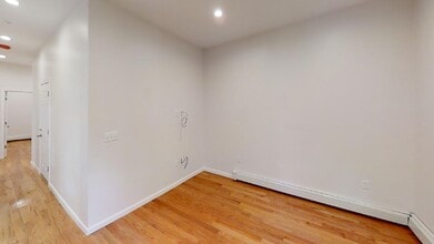 130 Putnam St, Unit 2a in Boston, MA - Building Photo - Building Photo