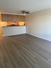 Villa Del Sol in Gardena, CA - Foto de edificio - Building Photo