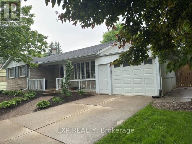 370 Greenbrook Dr in Kitchener, ON - Building Photo - Building Photo