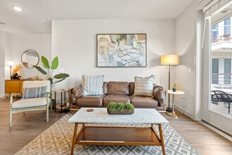 5820 1/2 Cameron Rd in Austin, TX - Foto de edificio - Building Photo