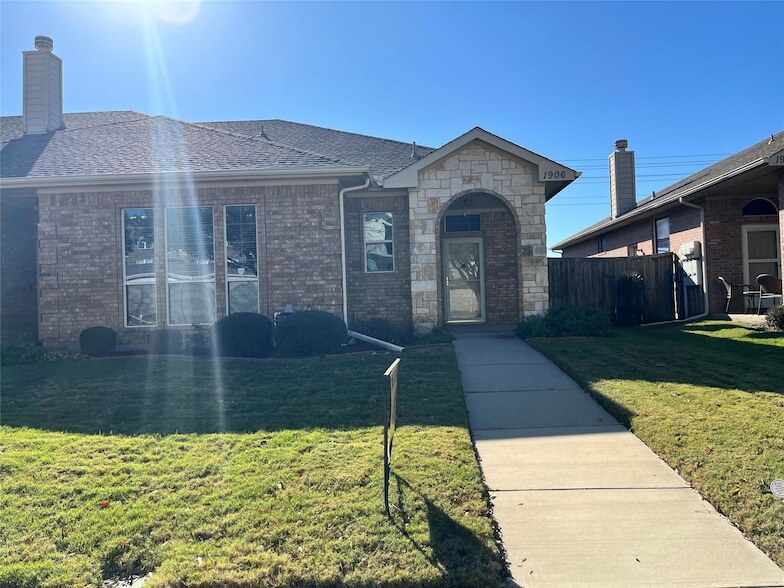 1906 Poinsettia Blvd in Denton, TX - Building Photo