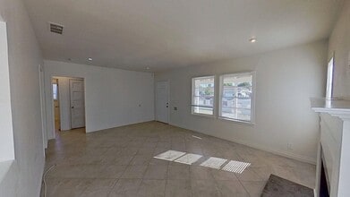 321 E Stanford St in Santa Ana, CA - Building Photo - Building Photo