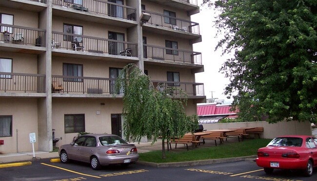 620 W Pike St in Clarksburg, WV - Building Photo - Building Photo