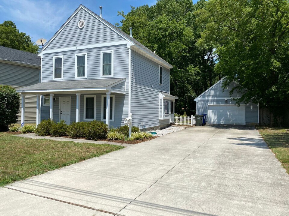 8230 Gygax Rd in Norfolk, VA - Building Photo
