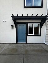 436 E Center St in Manteca, CA - Building Photo