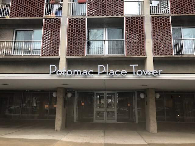 800 4th St SW-Unit -N422 in Washington, DC - Building Photo