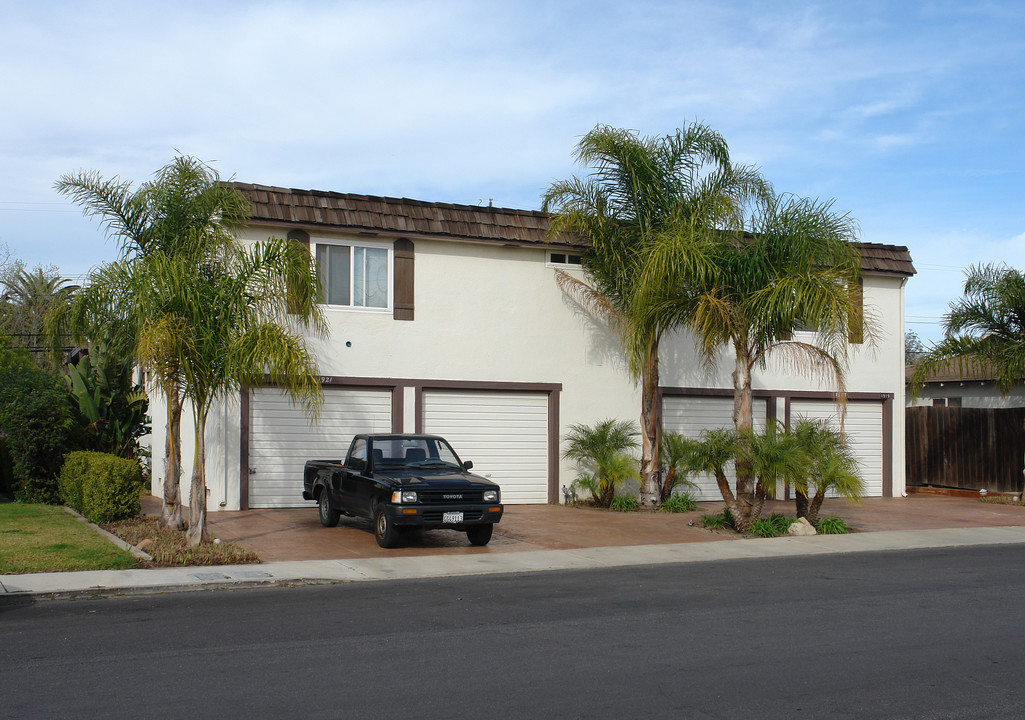 1917 Colonia Pl in Camarillo, CA - Building Photo