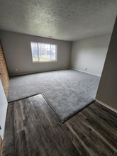 1105 W Maple St in North Canton, OH - Foto de edificio - Building Photo