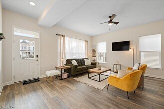 2250 E 100th St in Cleveland, OH - Building Photo - Building Photo