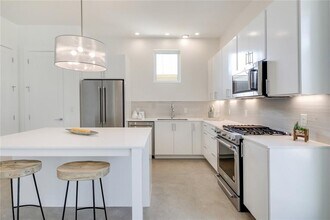 402 Powell Cir in Austin, TX - Building Photo - Building Photo