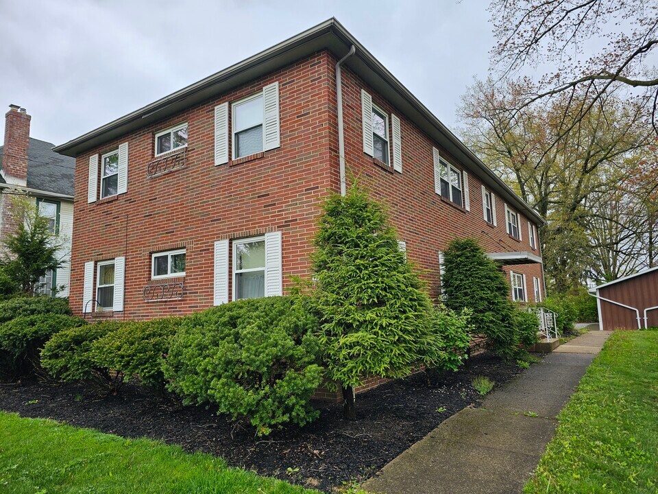 1769 Burbank Rd in Wooster, OH - Building Photo