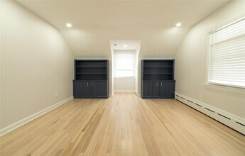 79 Mill River Ave-Unit -upper in Hempstead, NY - Foto de edificio - Building Photo