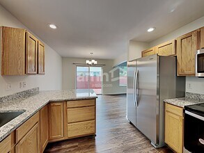 2218 179th St Ct E in Tacoma, WA - Foto de edificio - Building Photo
