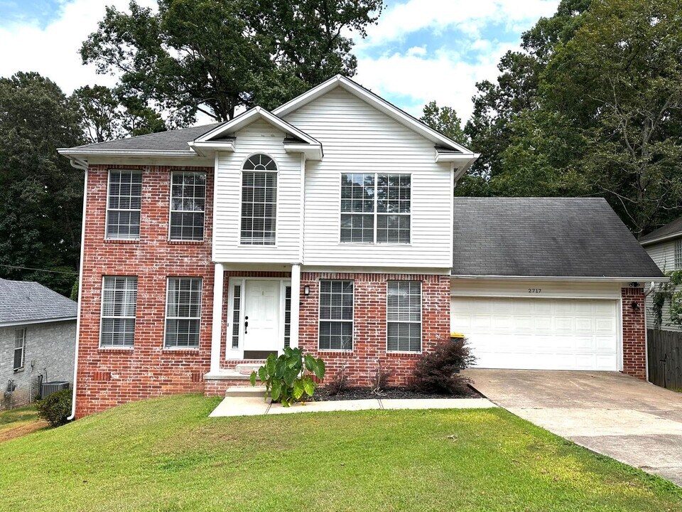 2717 Creekside Dr in Little Rock, AR - Foto de edificio