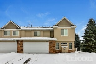 10082 179th Ln NW, Unit 421 in Elk River, MN - Building Photo