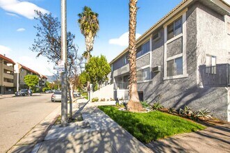 240 W Verdugo Ave in Burbank, CA - Building Photo - Building Photo