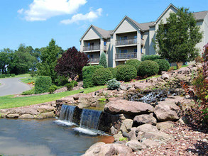 Autumn Chase in Ellington, CT - Foto de edificio - Building Photo