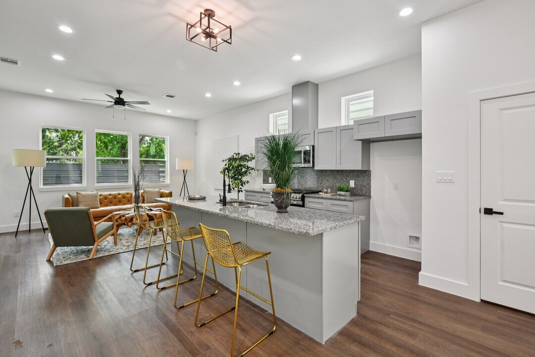 6735 Liverpool St in Houston, TX - Building Photo