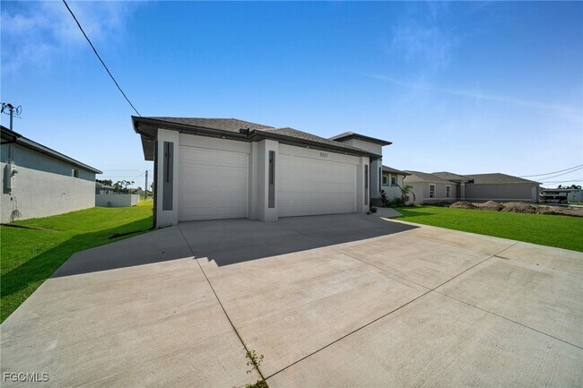 3311 Andalusia Blvd in Cape Coral, FL - Building Photo - Building Photo