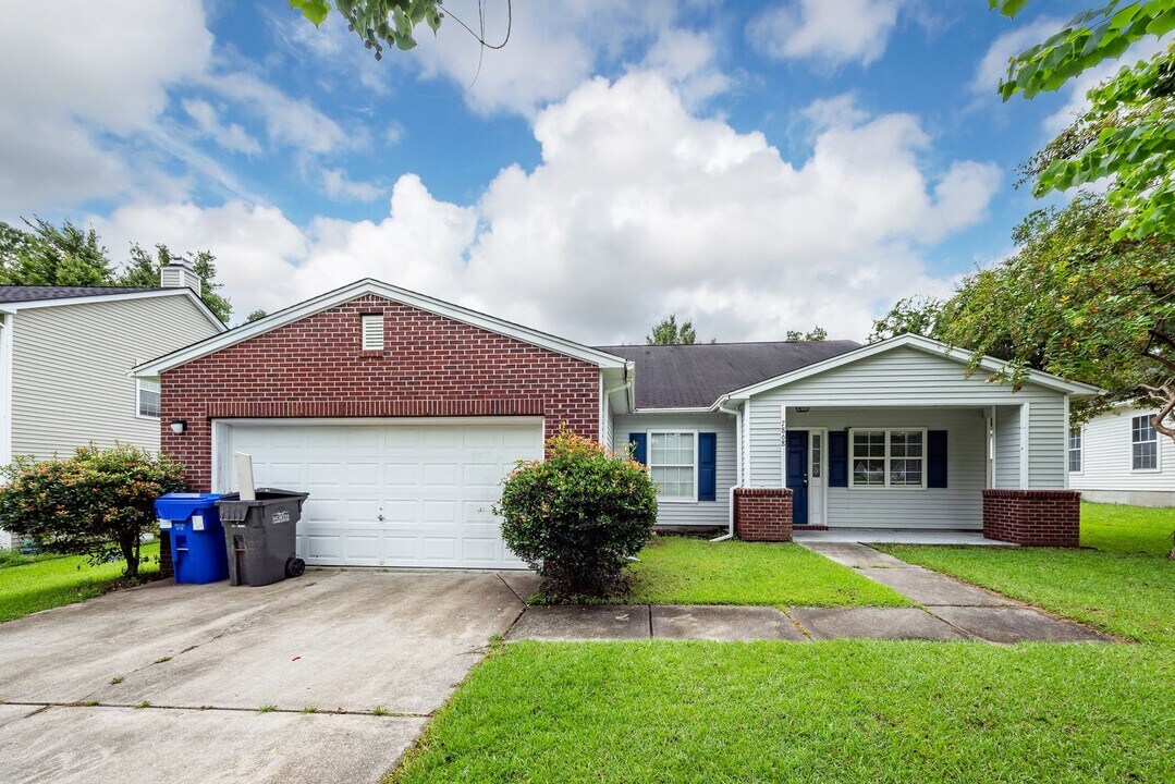 7868 Long Shadow Ln in North Charleston, SC - Building Photo