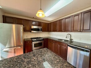 850 E Main St in Stamford, CT - Building Photo - Building Photo