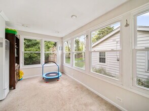 122 E Crescent Ave in Elmhurst, IL - Building Photo - Building Photo