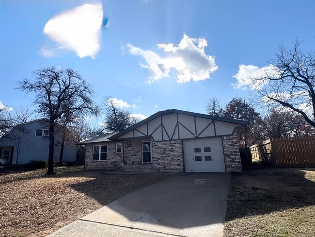 3208 Marla Ln in Edmond, OK - Foto de edificio - Building Photo