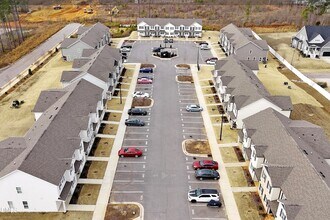 1021 Peony Ln in Youngsville, NC - Foto de edificio - Building Photo