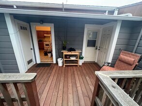 1542 6th St, Unit 3 in Alameda, CA - Foto de edificio - Building Photo