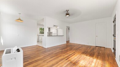 8807 N Wayland Ave in Portland, OR - Building Photo - Building Photo
