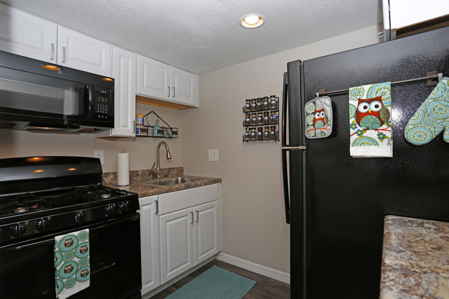 Sunpointe Place in Largo, FL - Building Photo - Interior Photo