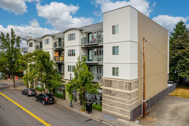 Central Point in Gresham, OR - Foto de edificio - Building Photo