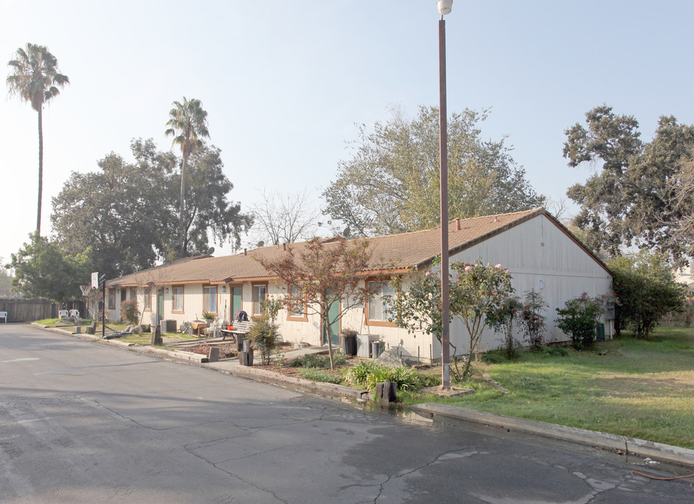 1171 N Brown St in Hanford, CA - Building Photo