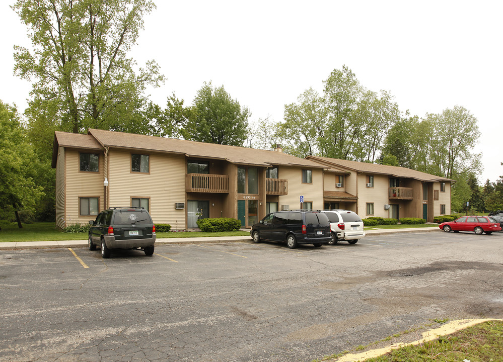 Whitehills I in Howell, MI - Foto de edificio