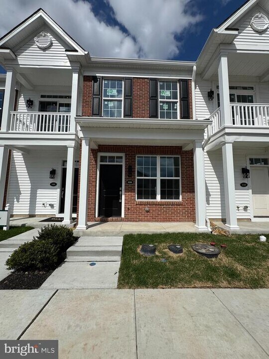 108 Cedar Crest Cir in Levittown, PA - Building Photo