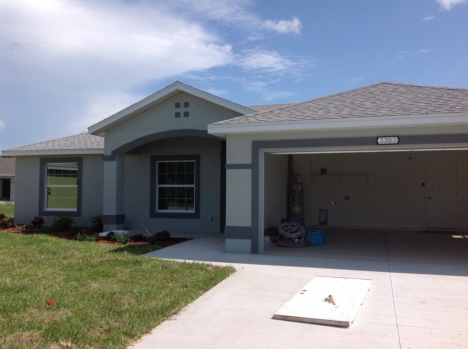 3303 54th St E in Palmetto, FL - Building Photo