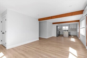 71 Haven Ave-Unit -Upper in Port Washington, NY - Building Photo - Building Photo
