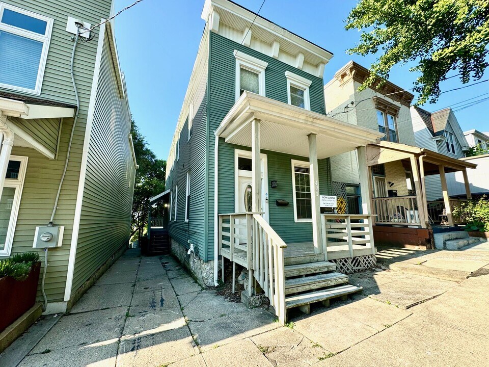 423 Warner St in Cincinnati, OH - Building Photo