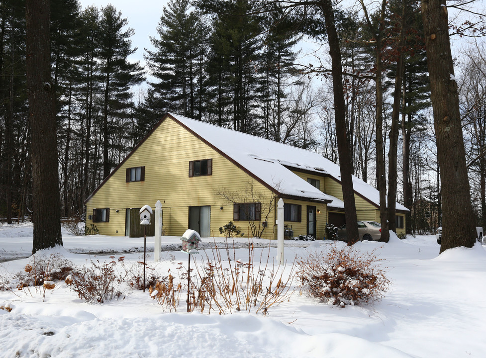 Cramer Woods Apartments in Malta, NY - Foto de edificio